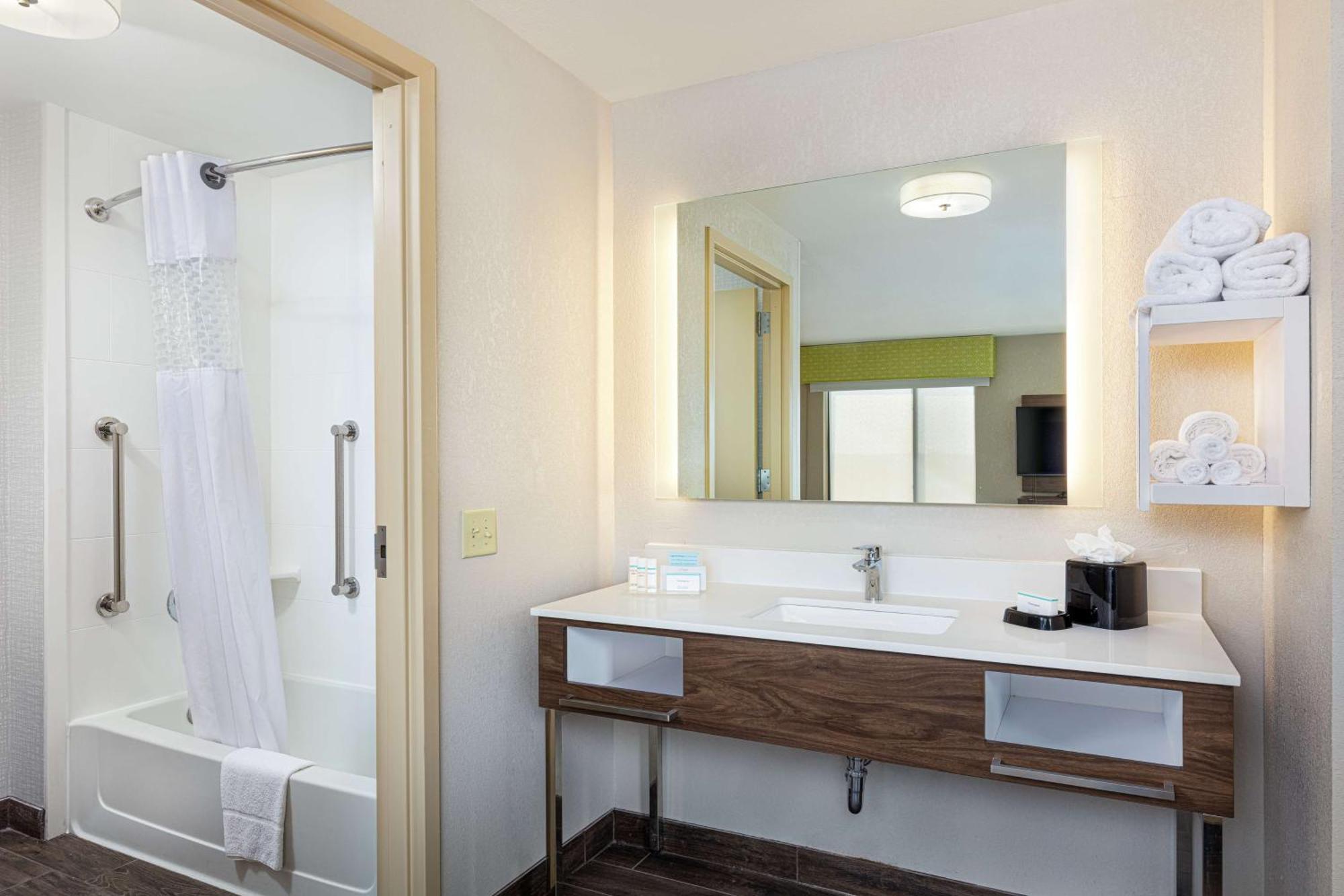 Newly Renovated Hampton Inn Omaha West Lakeside Exterior foto