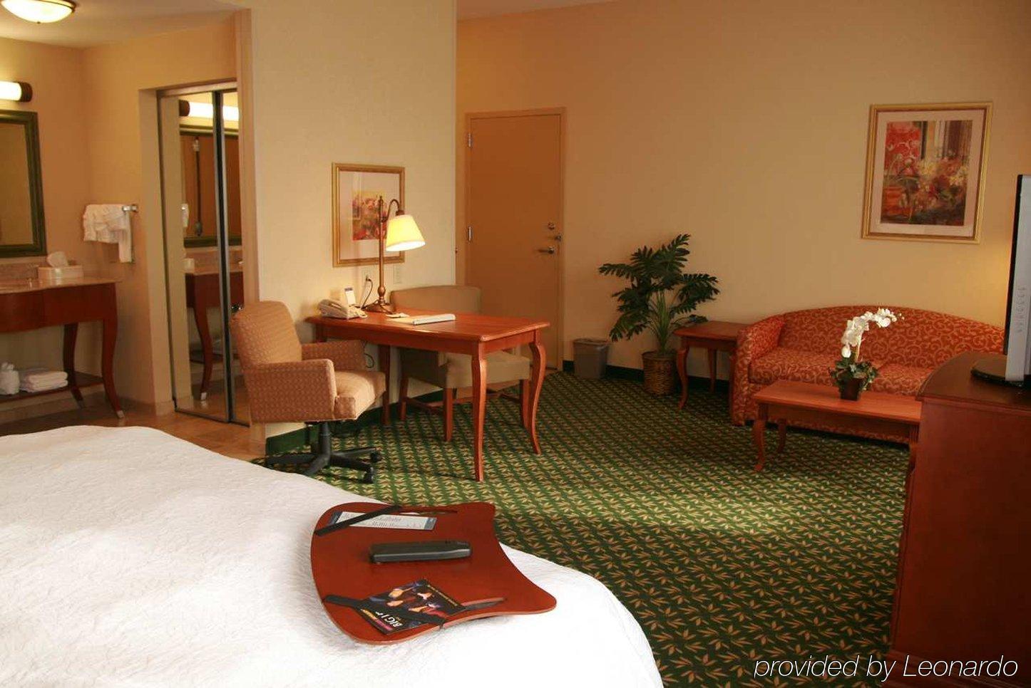 Newly Renovated Hampton Inn Omaha West Lakeside Habitación foto