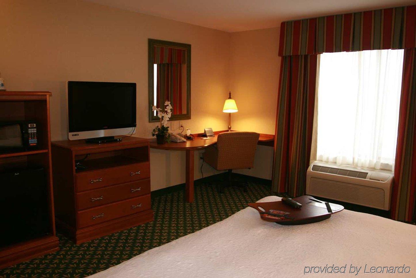 Newly Renovated Hampton Inn Omaha West Lakeside Habitación foto